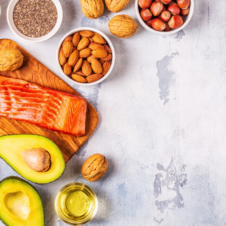 Kwasy omega-3 w&nbsp;codziennej diecie: DHA, EPA i&nbsp;ALA – normy, źródła i&nbsp;suplementacja.