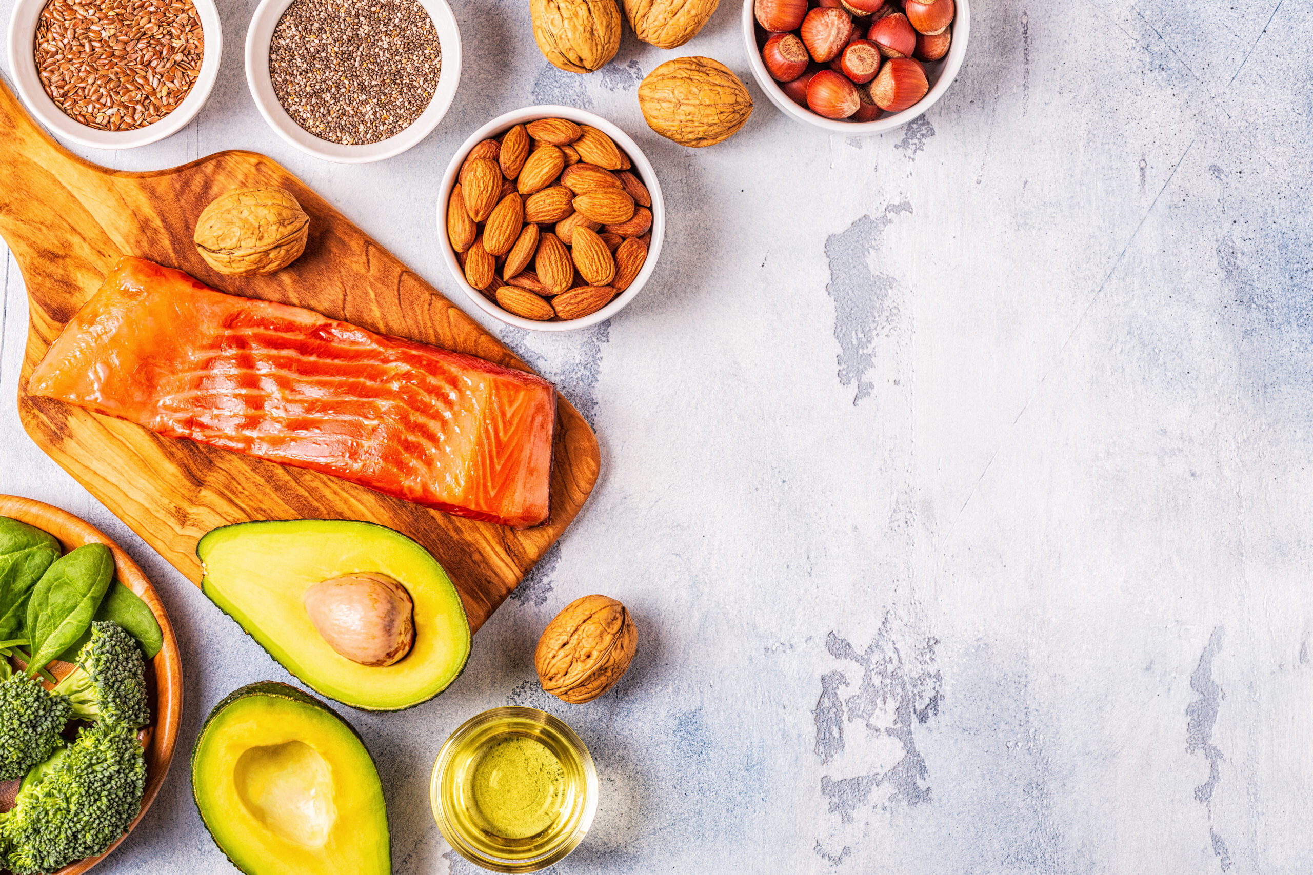Kwasy omega-3 w&nbsp;codziennej diecie: DHA, EPA i&nbsp;ALA – normy, źródła i&nbsp;suplementacja.